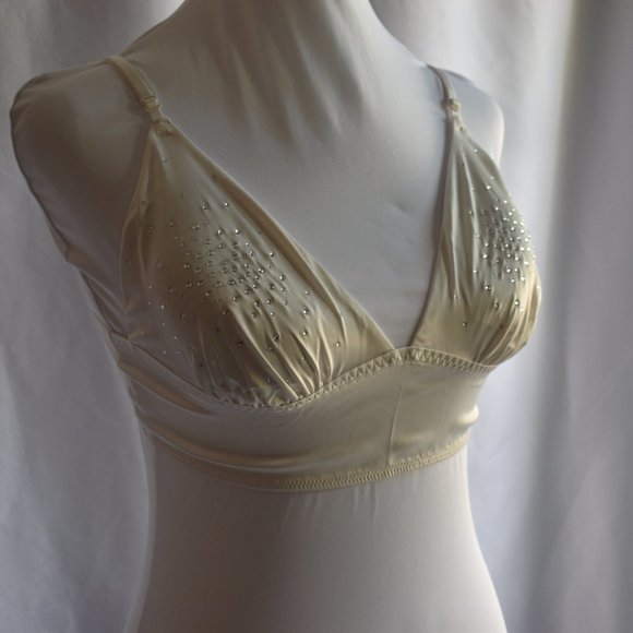 Victoria's Secret White Wireless Bra - Picture 5 of 6